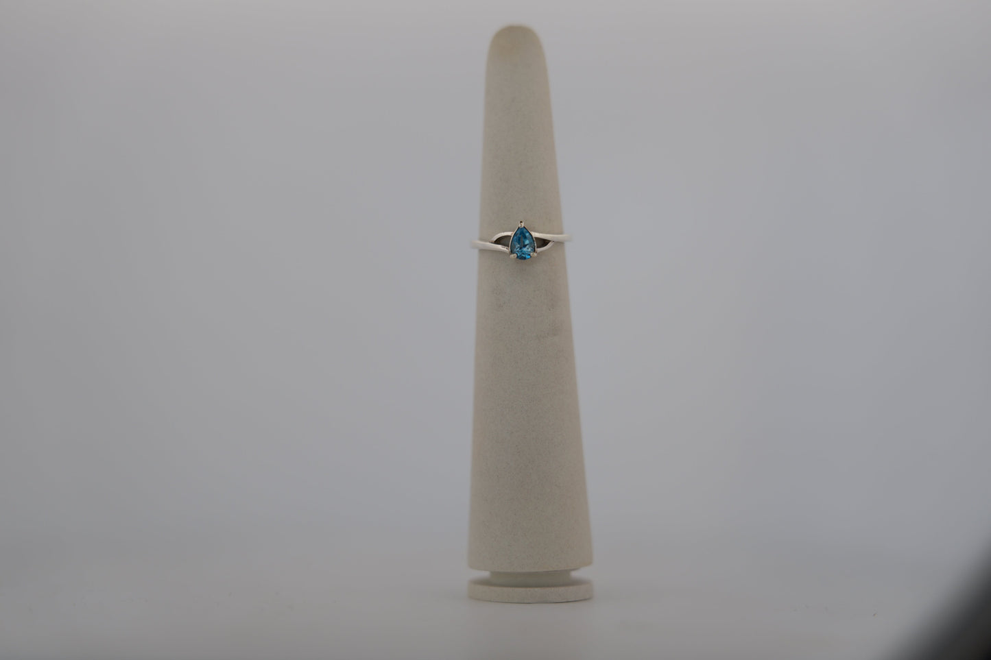 R0193 custom gemstone ring