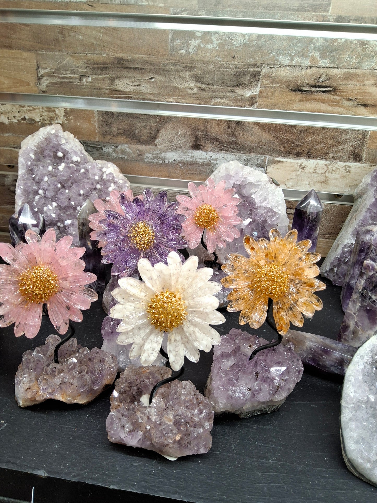 Daisy on Amethyst base