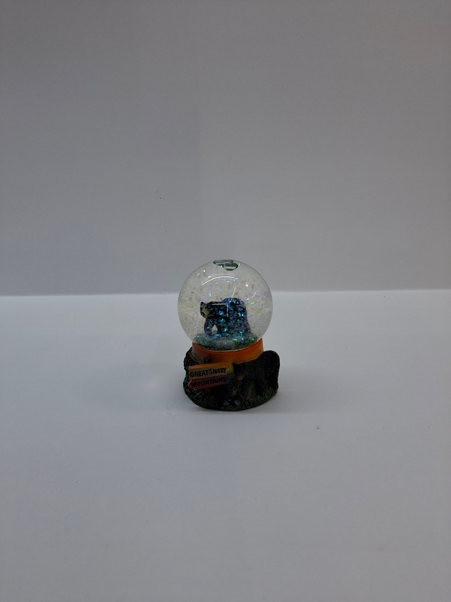 BLACK BEAR TREE STUMP SNOWGLOBE