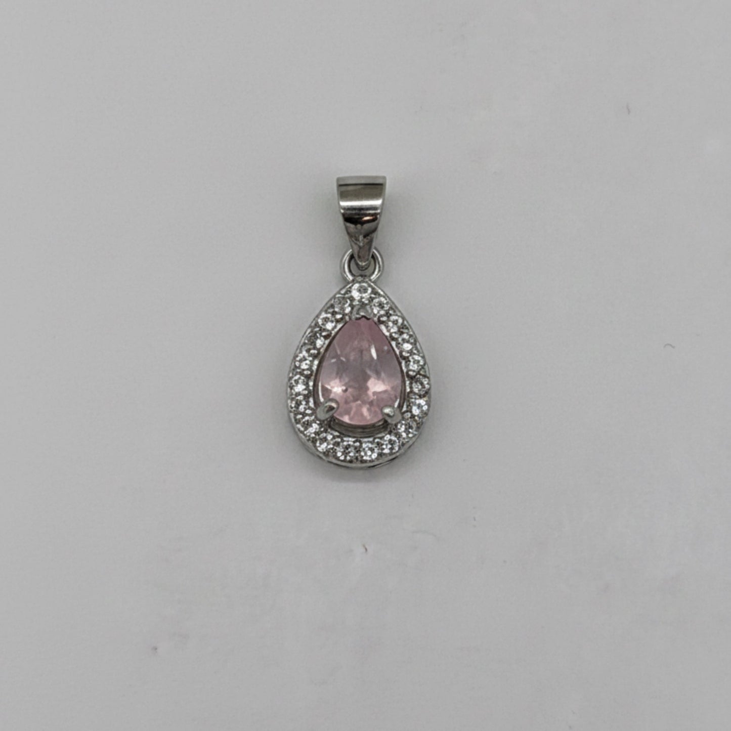 DMH halo pendant PR (shown in rose quartz)
