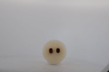Custom gemstone earrings – emerald cut, garnet