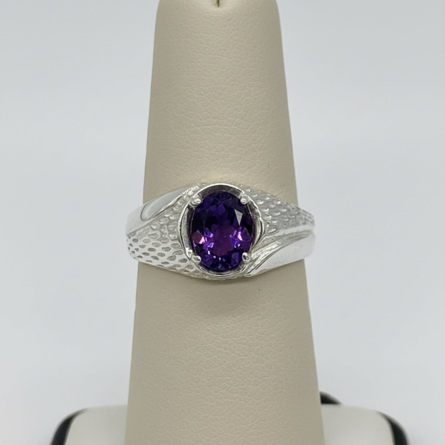 5592 custom gemstone ring (shown in amethyst)