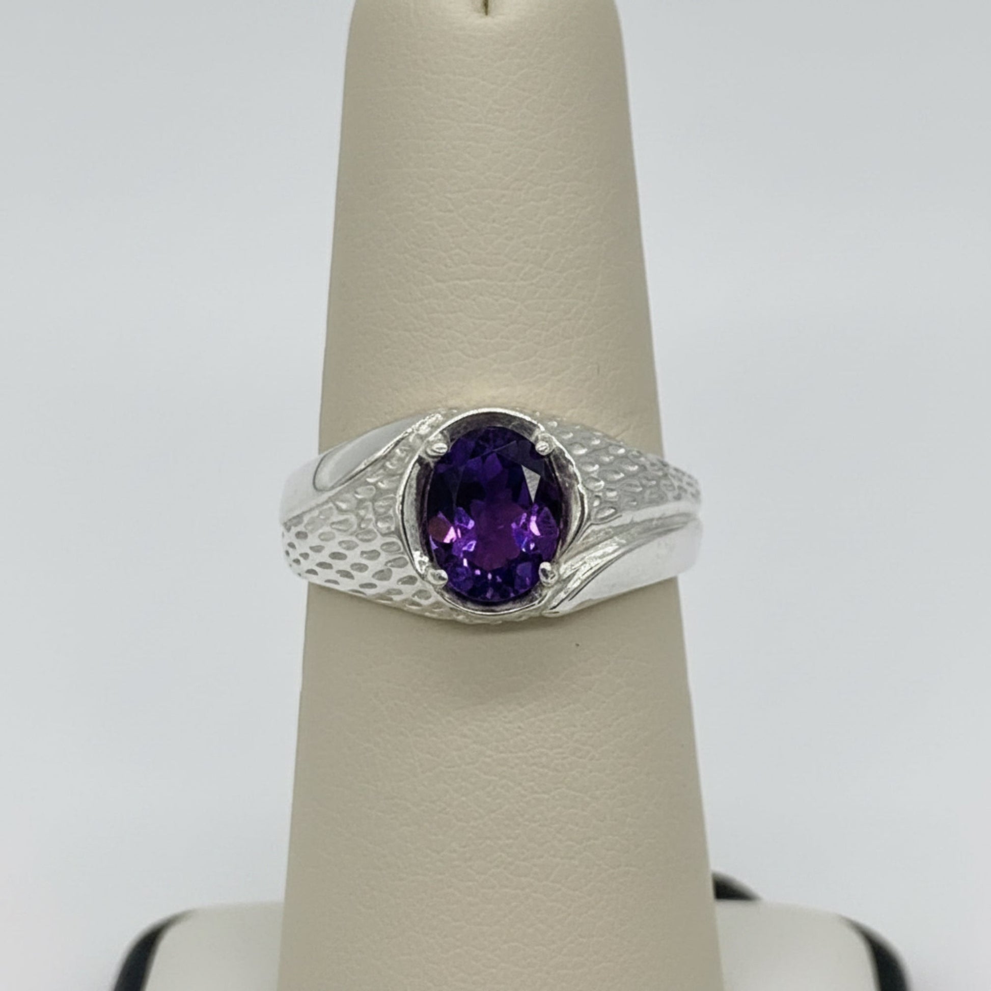5592 custom gemstone ring (shown in amethyst)
