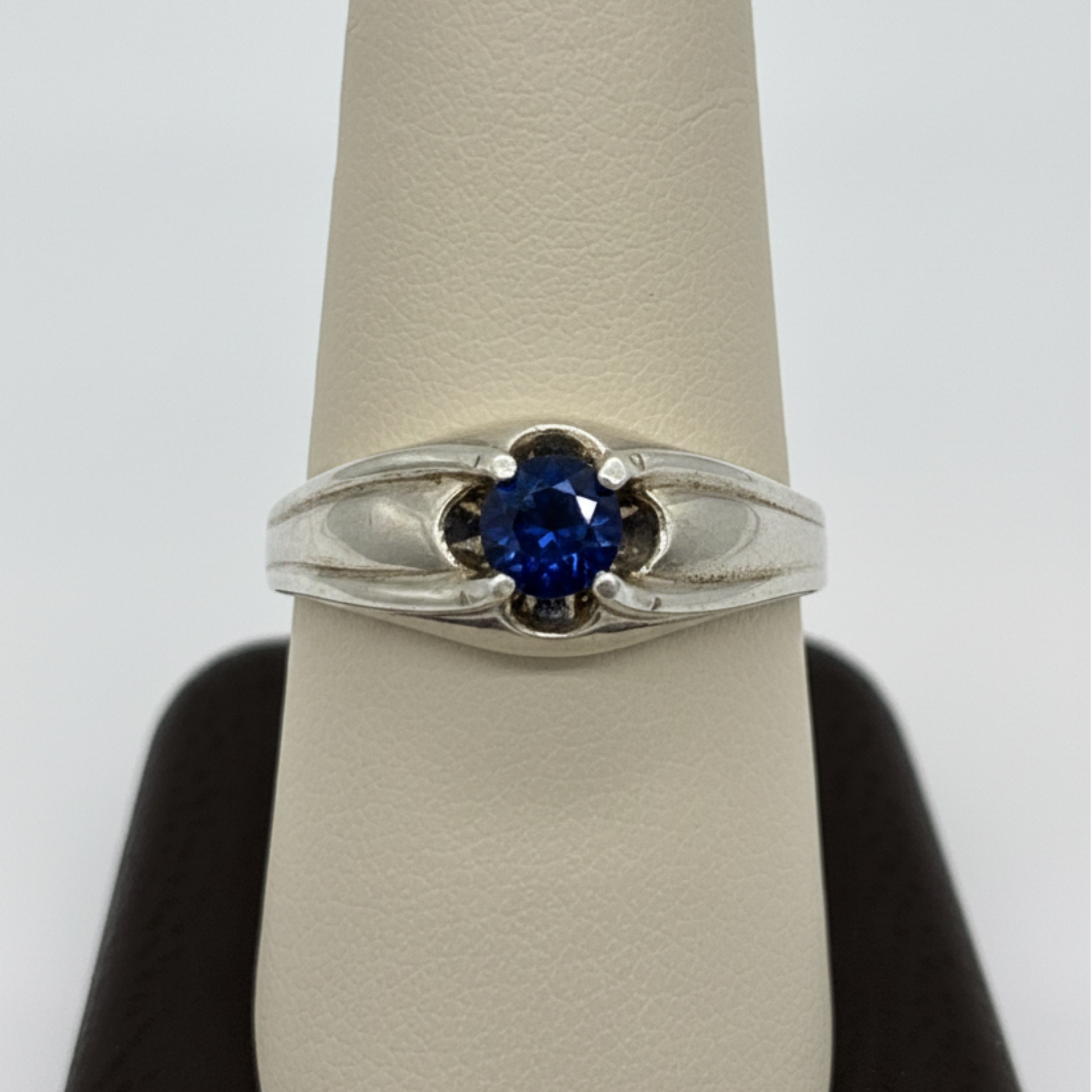 9536 custom gemstone ring (shown in sapphire)