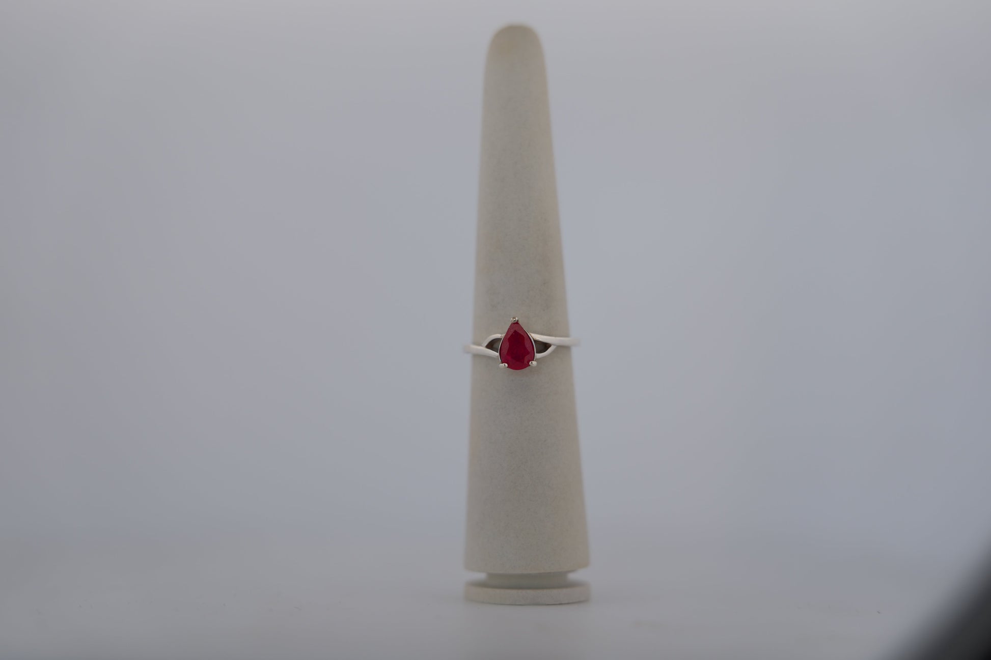 R0194 custom gemstone ring