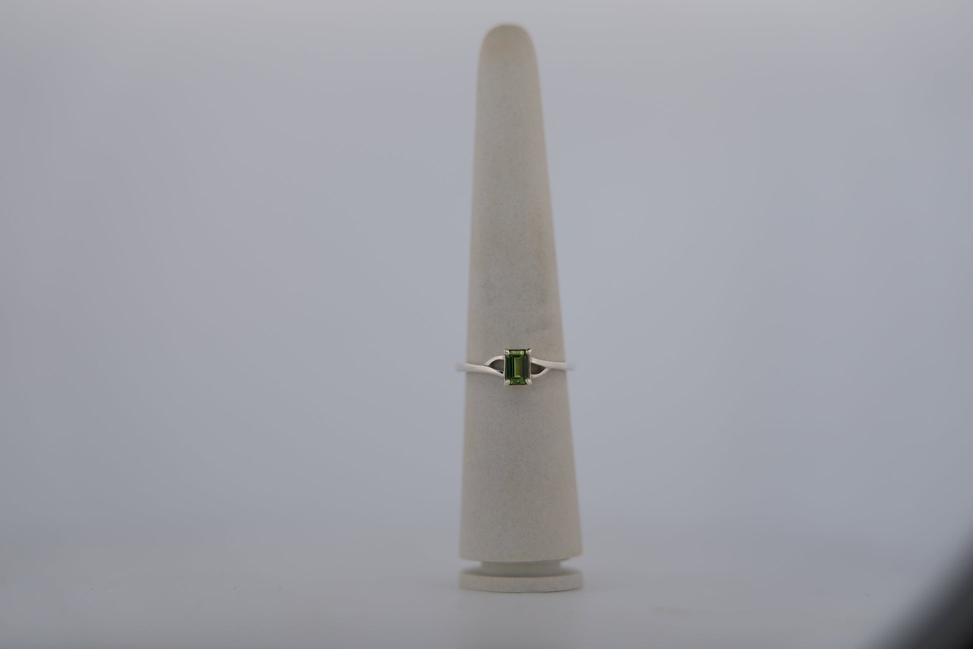 R0195 custom gemstone ring