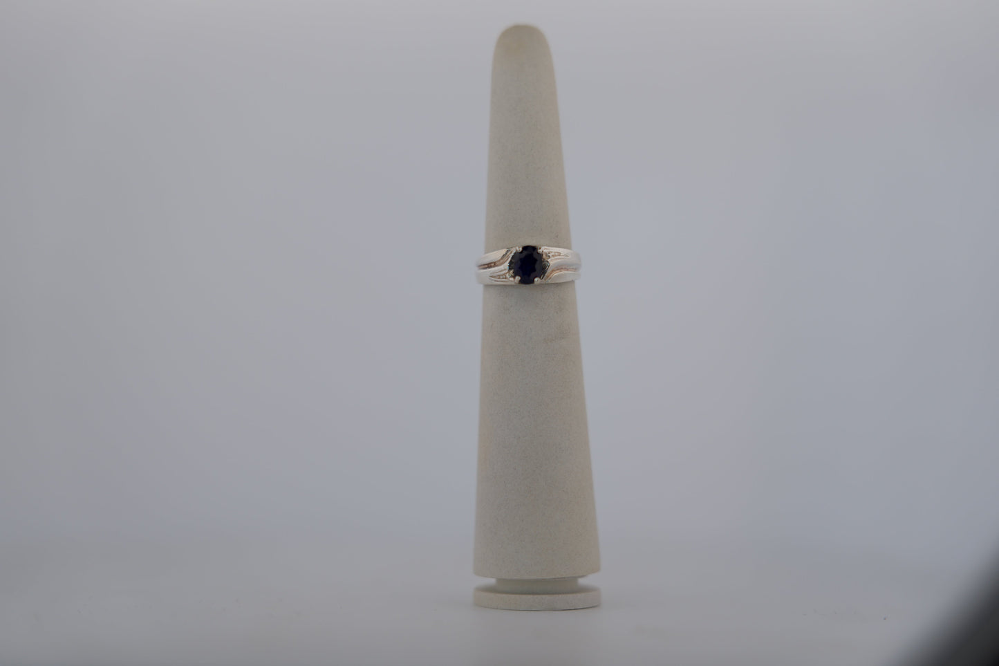 R2595 custom gemstone ring