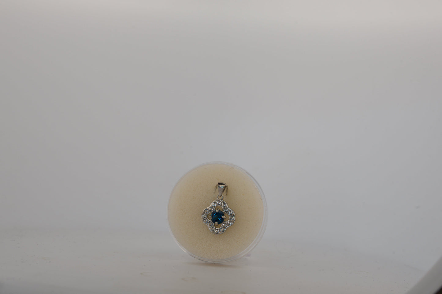DFS halo clover pendant – London blue topaz