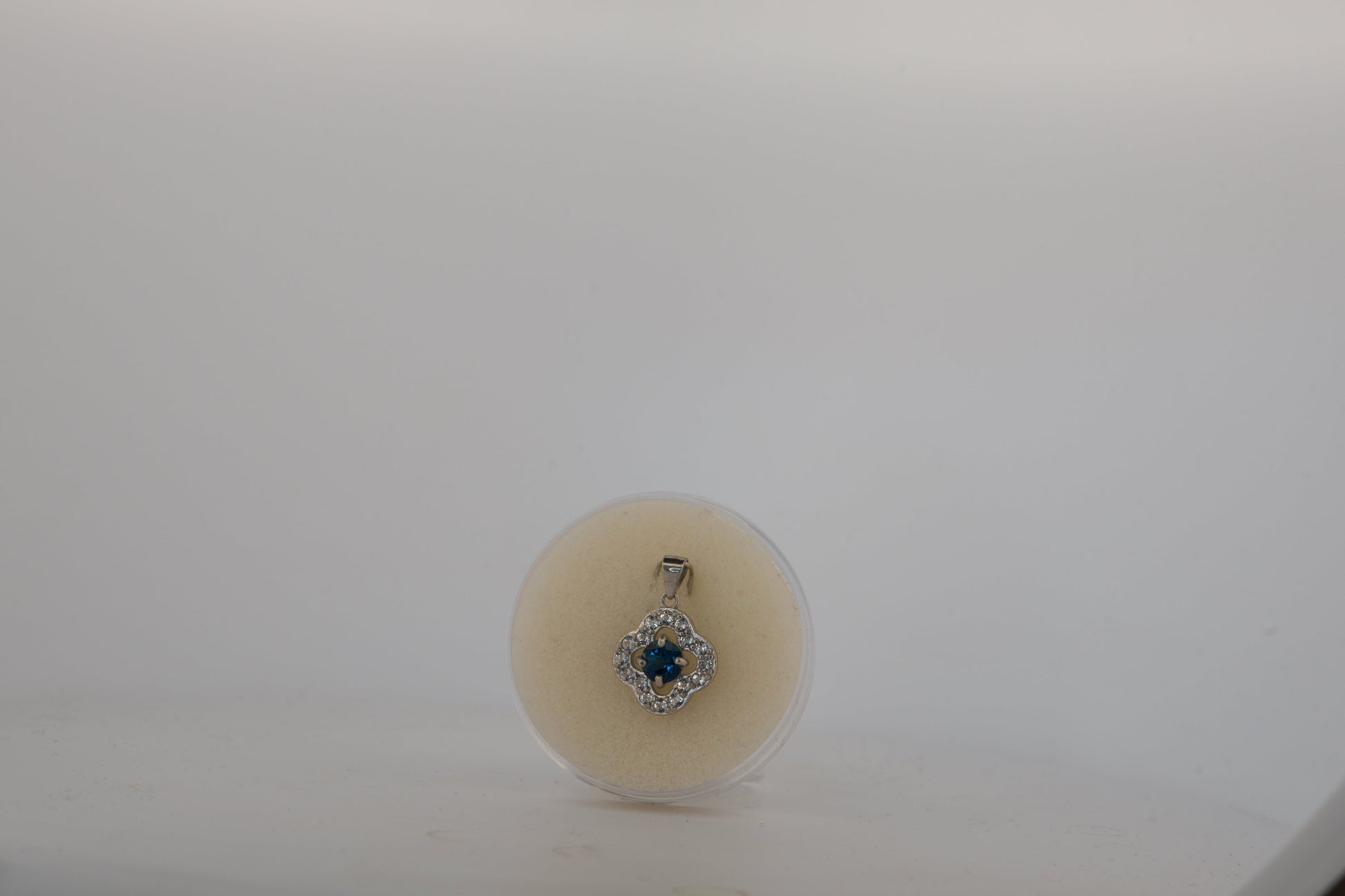 DFS halo clover pendant – London blue topaz