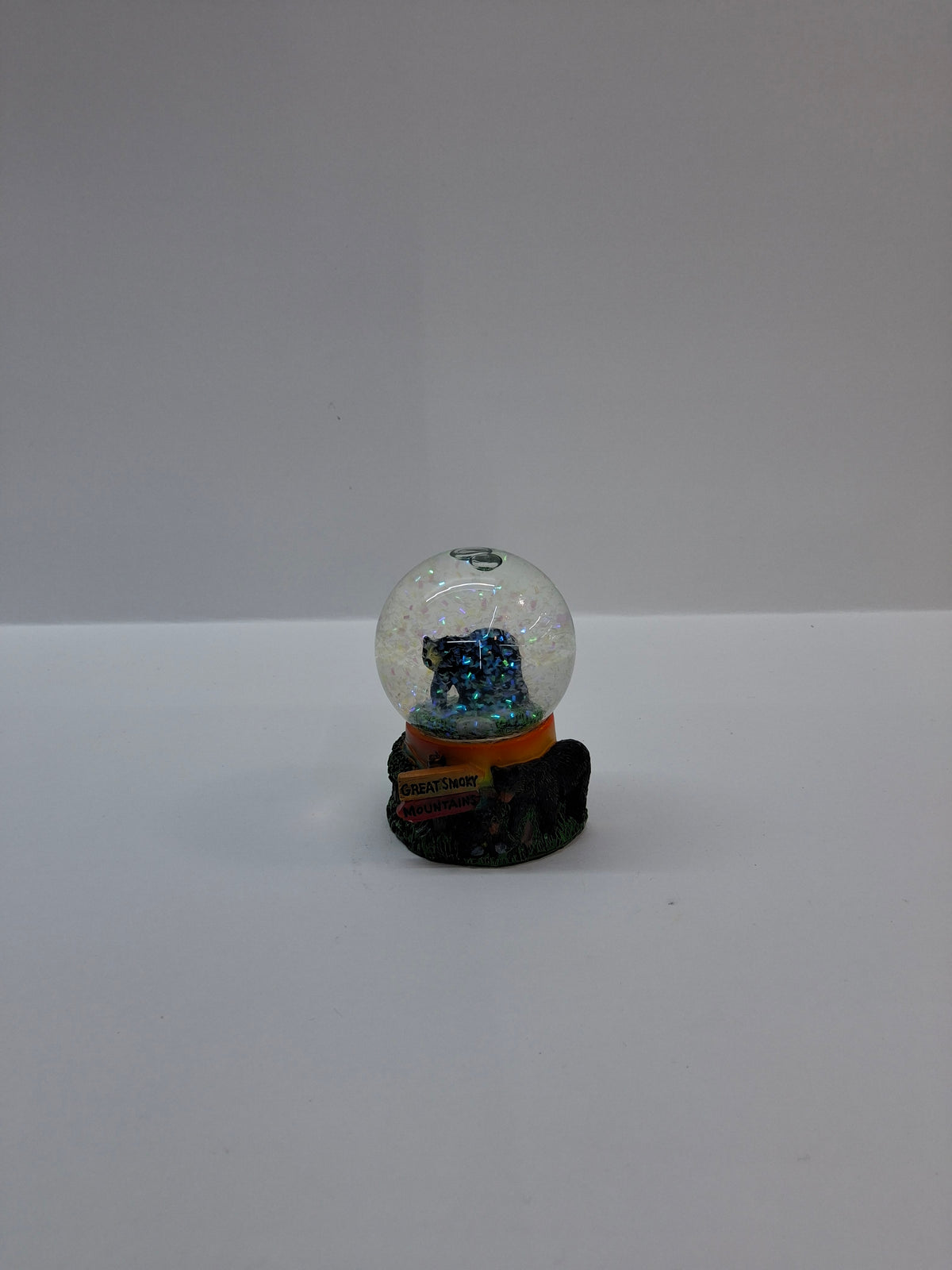 BLACK BEAR TREE STUMP SNOWGLOBE