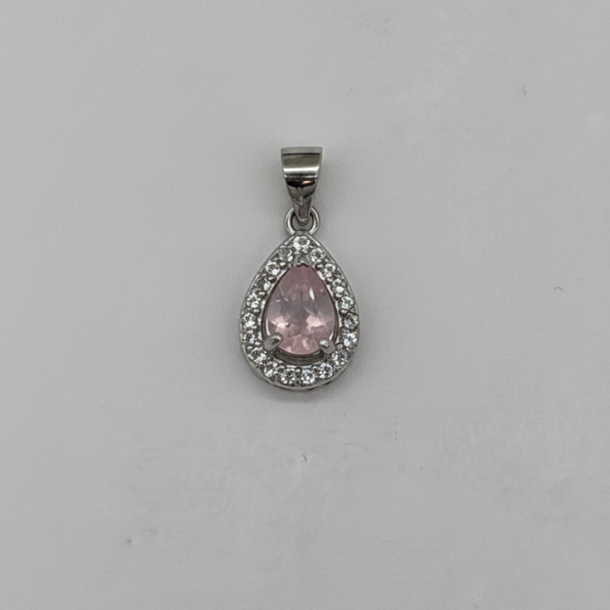 DMH halo pendant PR (shown in rose quartz)