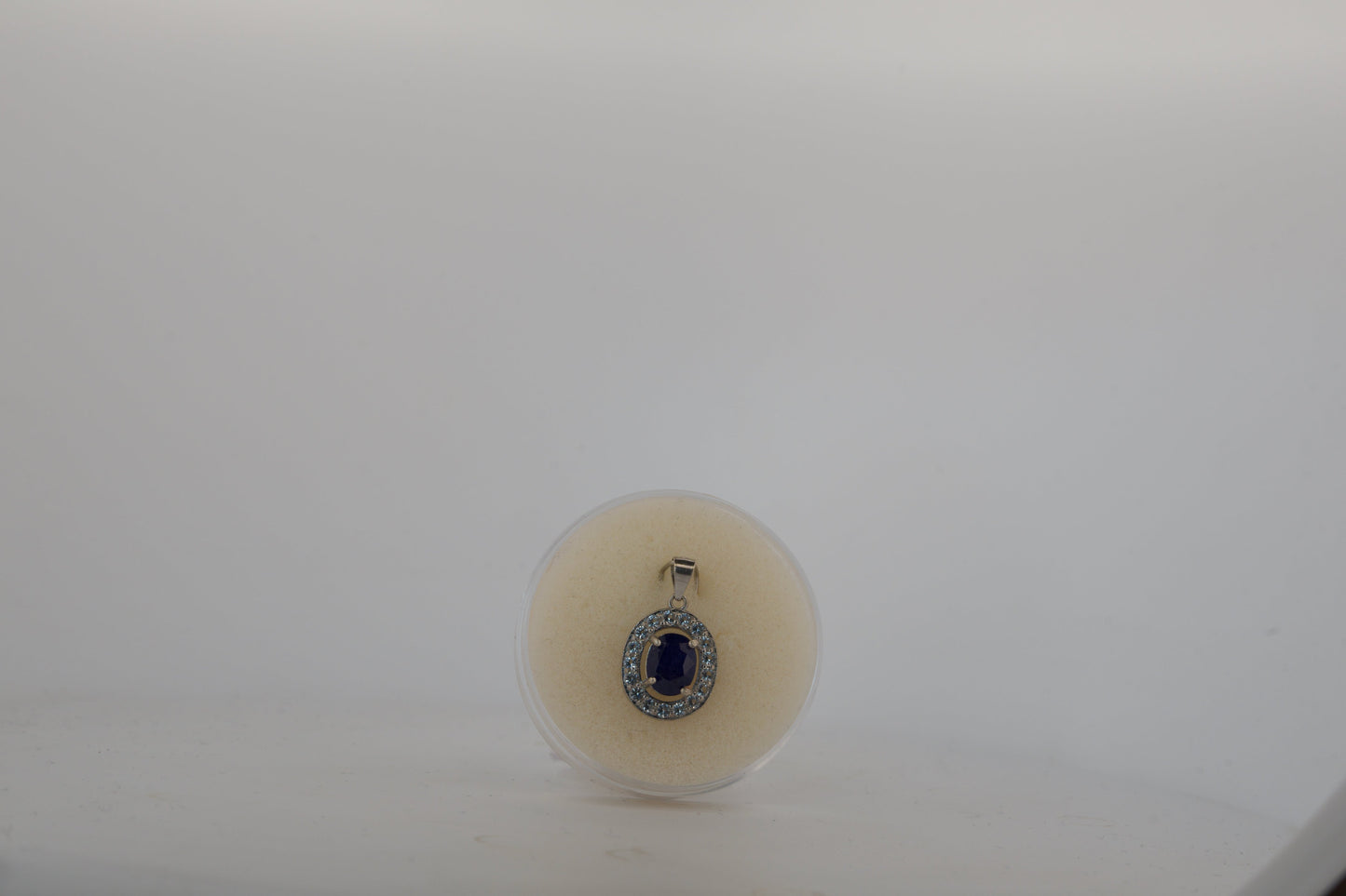 SFS halo pendant – sapphire