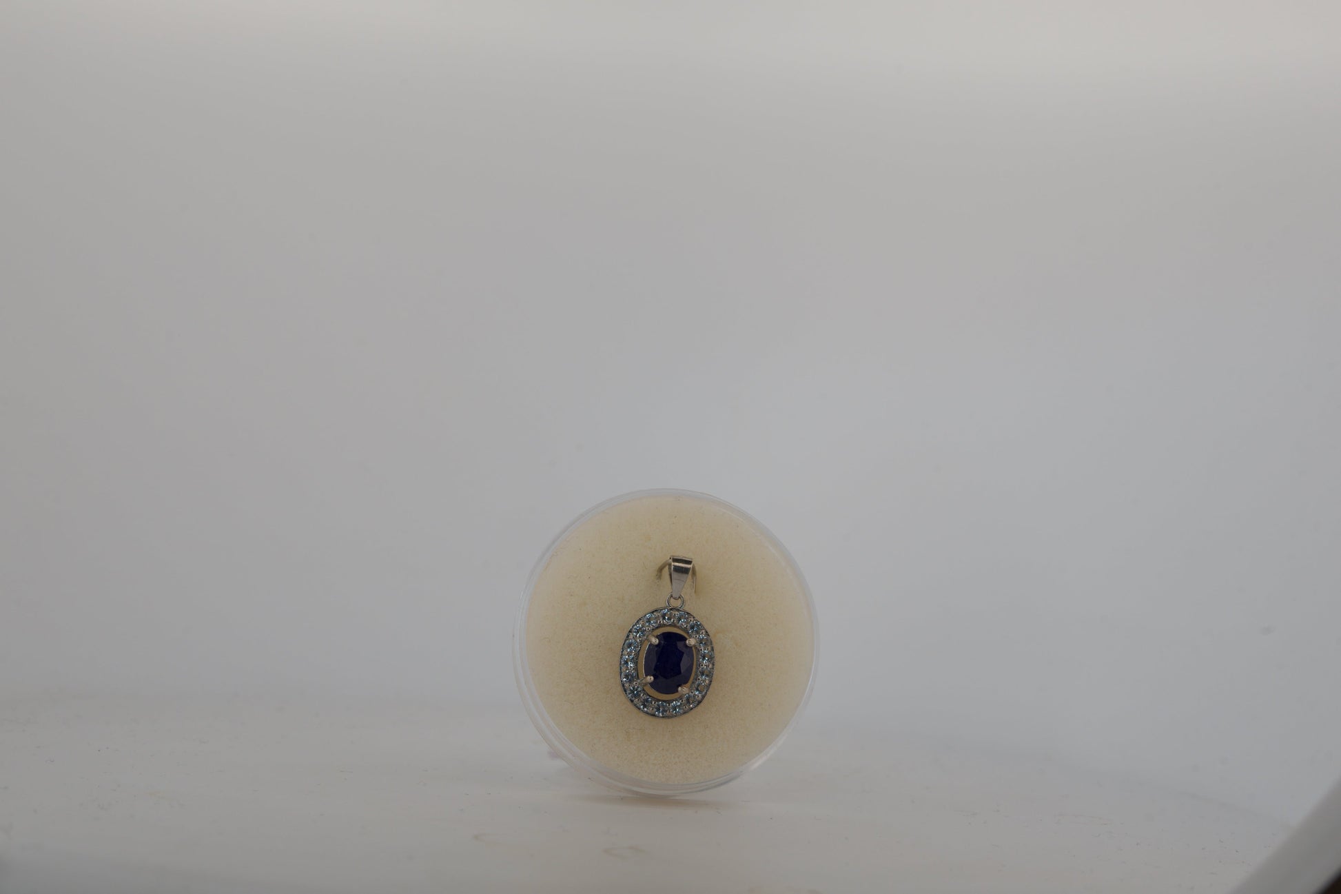 SFS halo pendant – sapphire